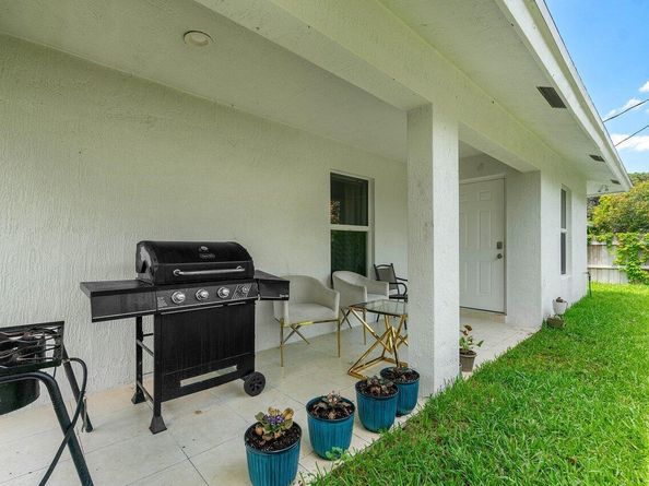 625 Forest Hill Boulevard, West Palm Beach FL 33405