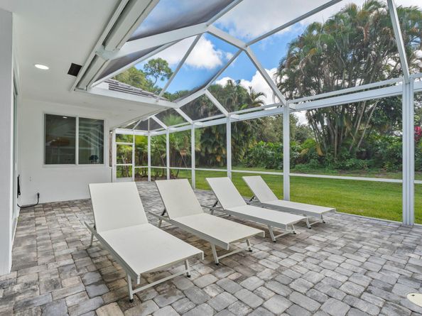 17 Surrey Road, Palm Beach Gardens FL 33418
