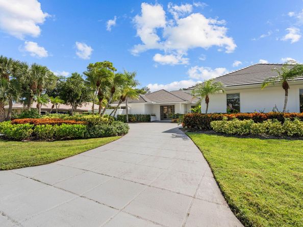 17 Surrey Road, Palm Beach Gardens FL 33418