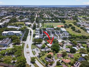 2002 SW Natura Boulevard B, Deerfield Beach FL 33441
