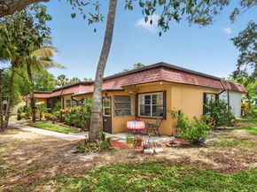 2002 SW Natura Boulevard B, Deerfield Beach FL 33441