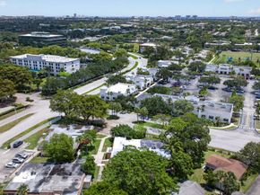 2002 SW Natura Boulevard B, Deerfield Beach FL 33441