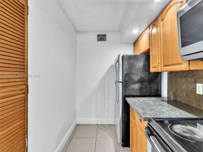 18850 NW 57th Avenue 208, Hialeah FL 33015