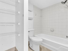 18850 NW 57th Avenue 208, Hialeah FL 33015