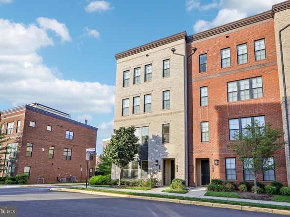 1746 Mckenna Point Drive 1601, Mclean VA 22102