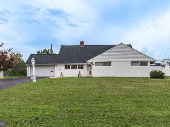 455 Snowball Drive, Levittown PA 19056