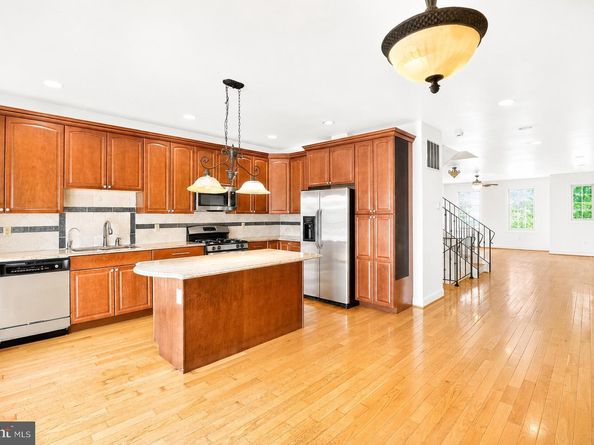 493 Harmon Road F, Philadelphia PA 19128