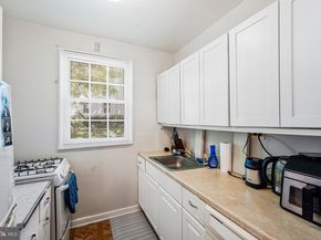 4309 2nd Road N 43091, Arlington VA 22203