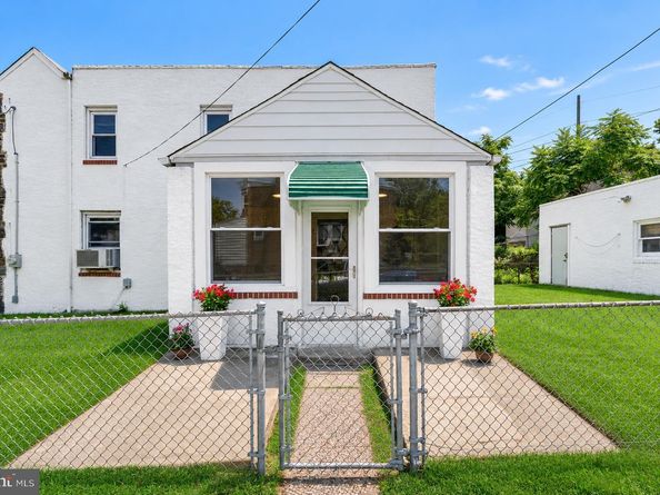 1038 Lawrence Avenue, Darby PA 19023
