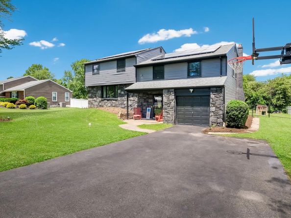 106 Cedarbrook Drive, Southampton PA 18966
