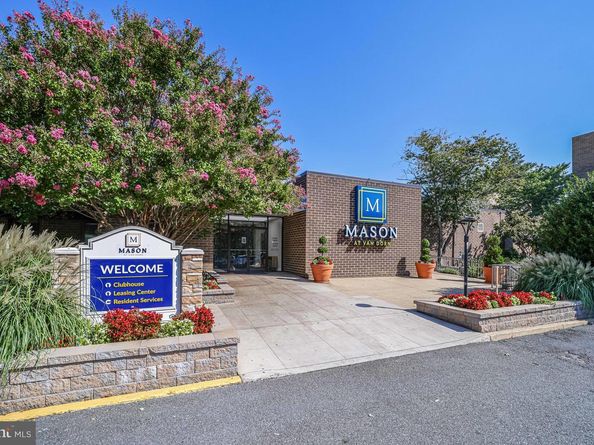 4 S Van Dorn 602, Alexandria VA 22304