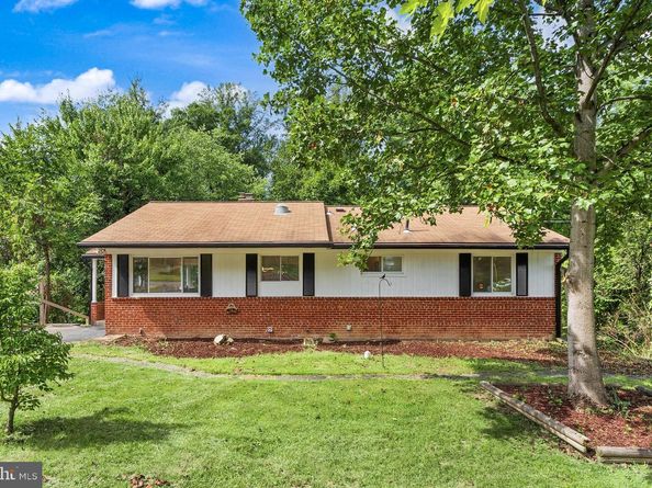 7028 Bradley Circle, Annandale VA 22003