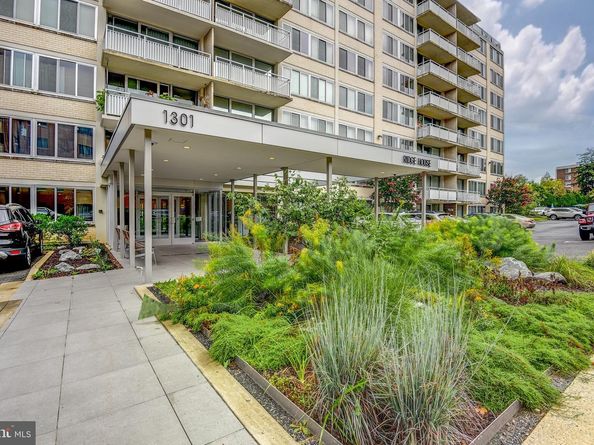 1301 S Arlington Ridge Road 811, Arlington VA 22202