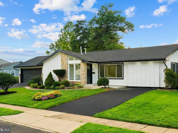 521 Parkway Drive, Fairless Hills PA 19030