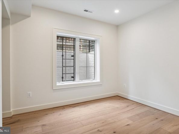 2615 3rd Street N, Arlington VA 22201