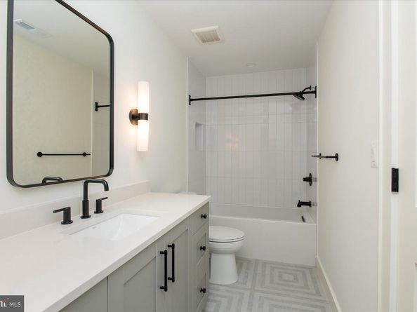 2615 3rd Street N, Arlington VA 22201