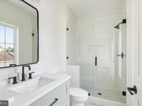2615 3rd Street N, Arlington VA 22201