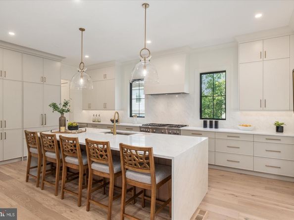2615 3rd Street N, Arlington VA 22201