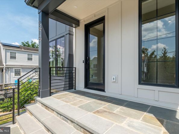 2615 3rd Street N, Arlington VA 22201