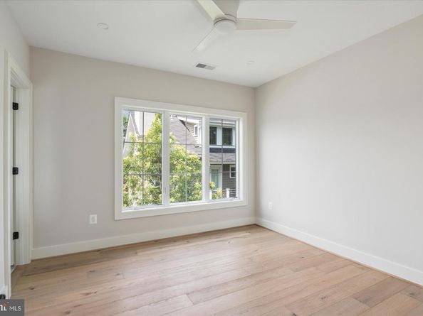 2615 3rd Street N, Arlington VA 22201