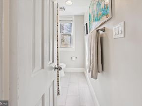 18 9TH Street NE 207, Washington DC 20002