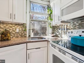 18 9TH Street NE 207, Washington DC 20002