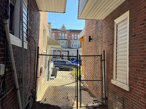 1613 W Erie Avenue, Philadelphia PA 19140