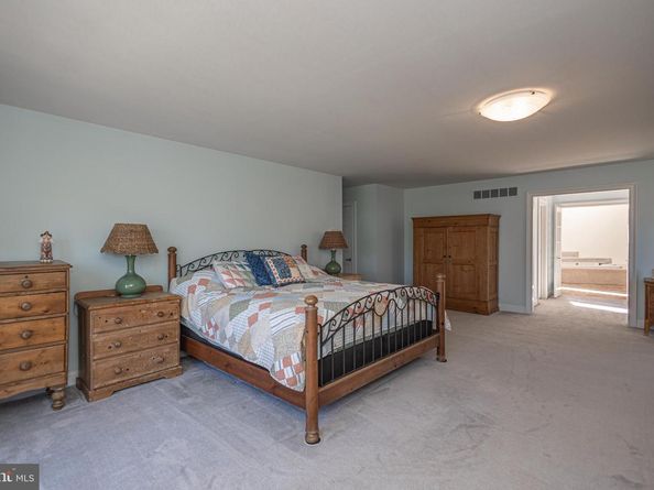 1045 Washington Crossing Road, Newtown PA 18940