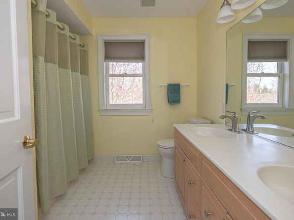 1045 Washington Crossing Road, Newtown PA 18940
