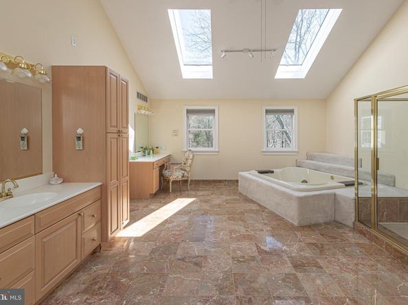1045 Washington Crossing Road, Newtown PA 18940