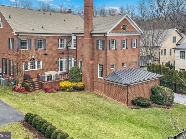 1935 Foxview Circle NW, Washington DC 20007