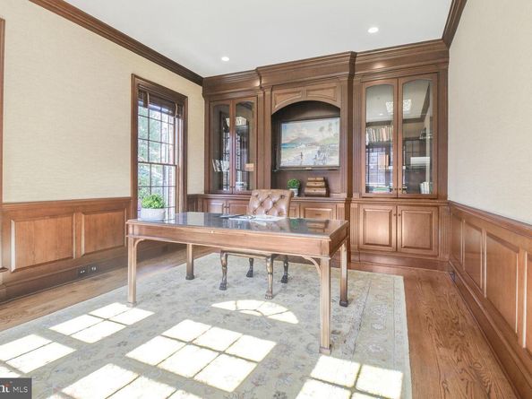 1935 Foxview Circle NW, Washington DC 20007
