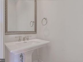 1935 Foxview Circle NW, Washington DC 20007
