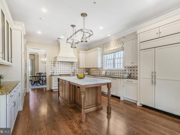 1935 Foxview Circle NW, Washington DC 20007
