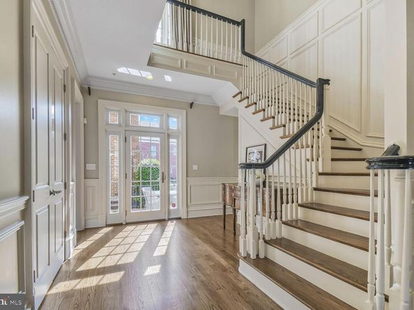 1935 Foxview Circle NW, Washington DC 20007