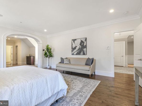 1935 Foxview Circle NW, Washington DC 20007