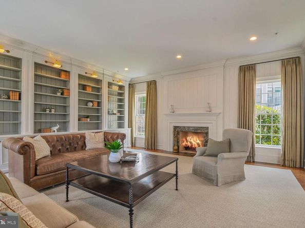 1935 Foxview Circle NW, Washington DC 20007