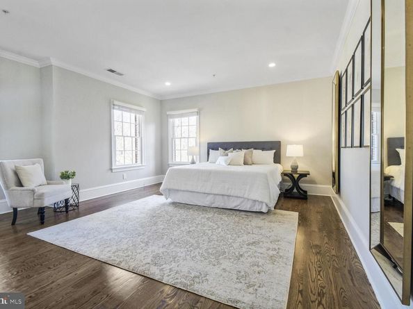 1935 Foxview Circle NW, Washington DC 20007