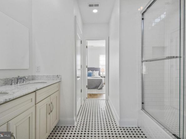 1935 Foxview Circle NW, Washington DC 20007