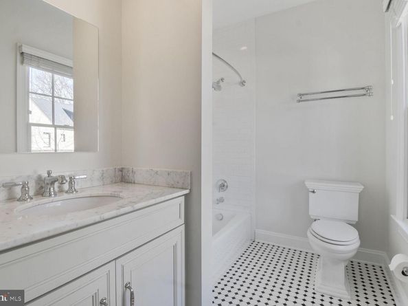 1935 Foxview Circle NW, Washington DC 20007