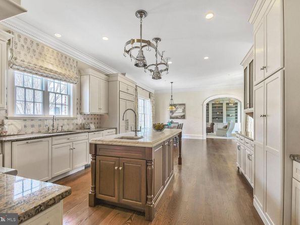 1935 Foxview Circle NW, Washington DC 20007