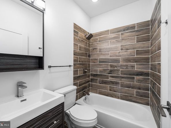 4047 Green Street, Philadelphia PA 19104