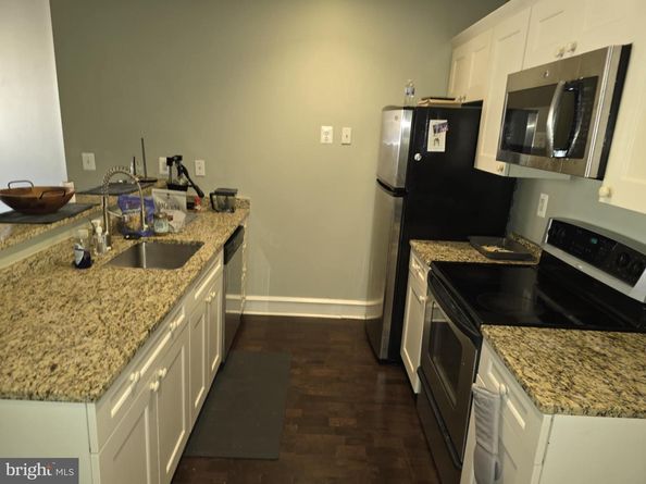 201 N 8TH Street 404, Philadelphia PA 19106