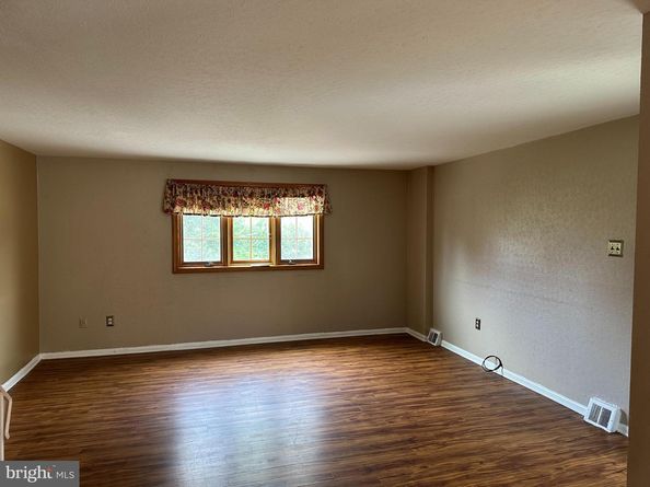 124 Meadow Lane, Philadelphia PA 19154