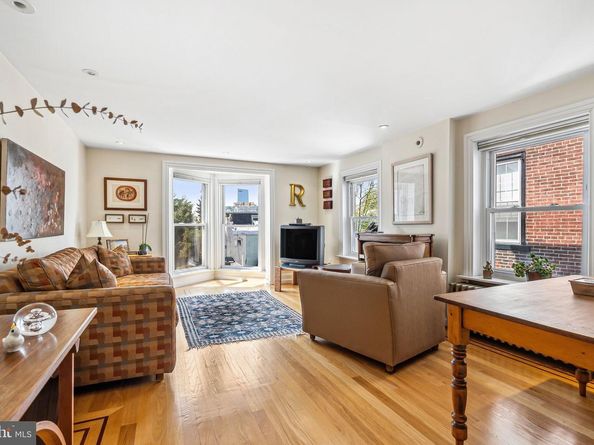 2228 Green Street, Philadelphia PA 19130
