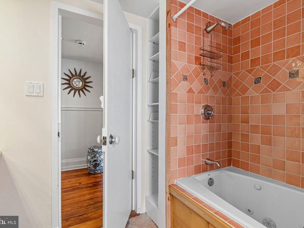 2228 Green Street, Philadelphia PA 19130