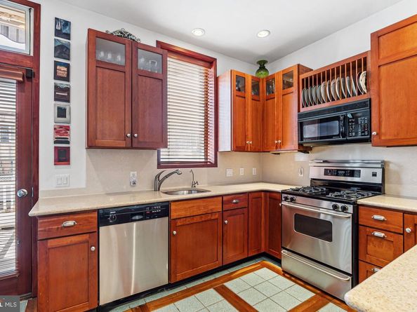2228 Green Street, Philadelphia PA 19130