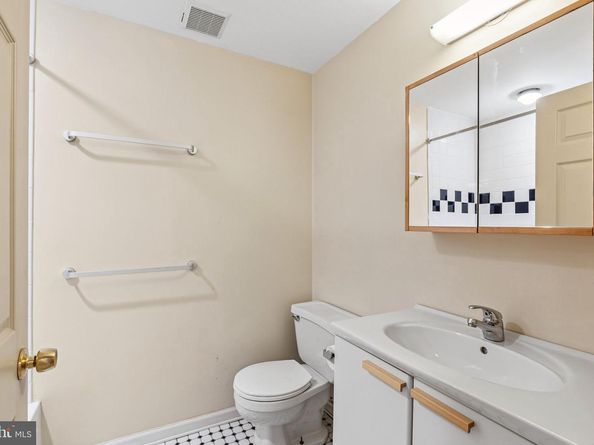 2228 Green Street, Philadelphia PA 19130