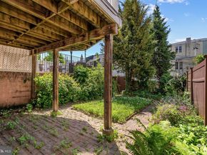 2228 Green Street, Philadelphia PA 19130