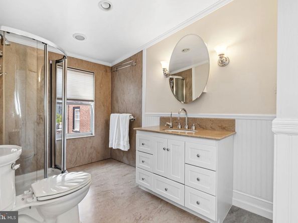 2228 Green Street, Philadelphia PA 19130